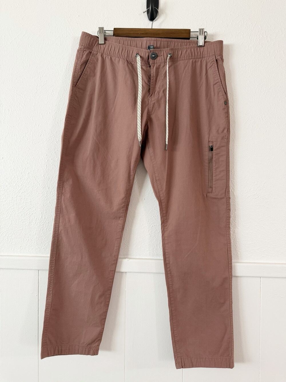 Vuori Men’s Large Ripstop Jogger Pants Dusty Rose Drawstring Casual